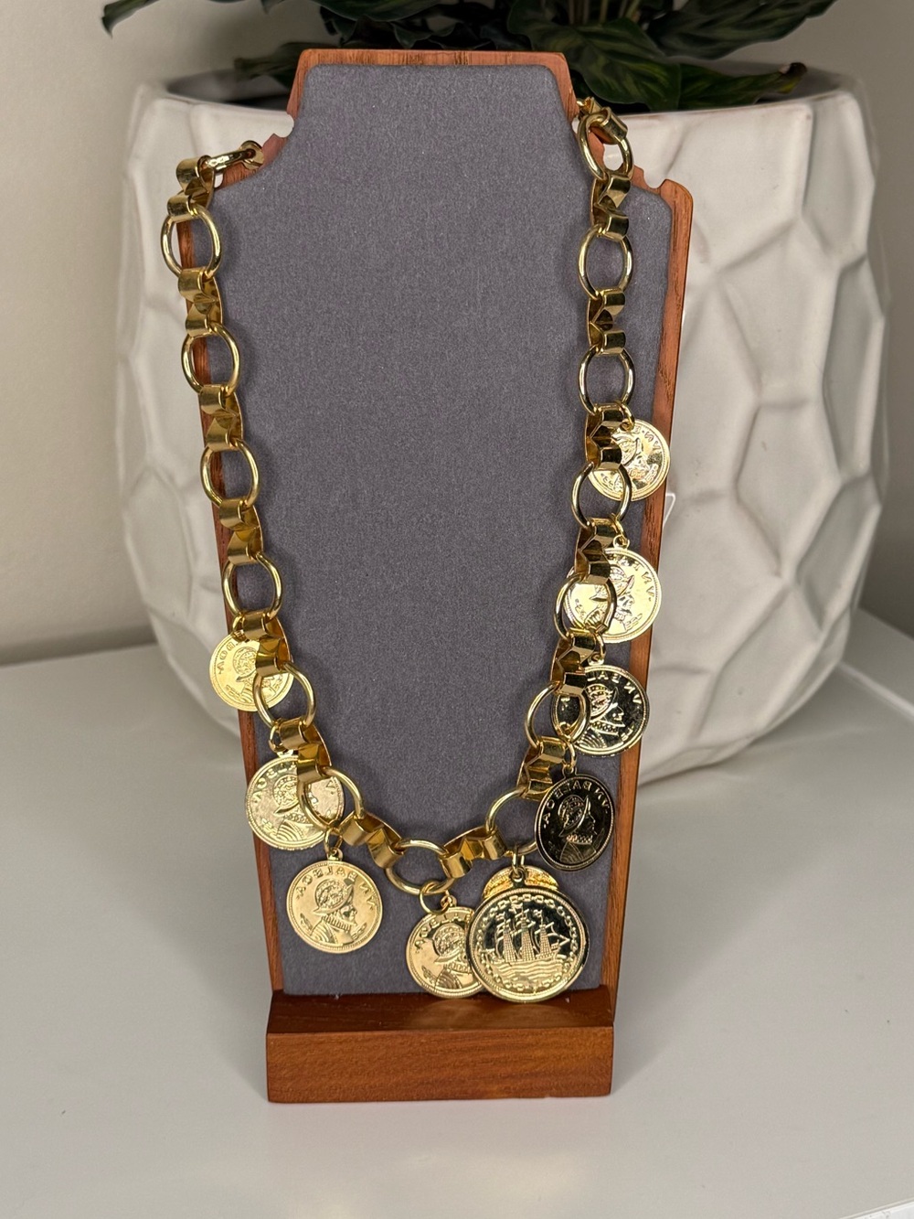 Vintage 80s 90s Gold Balboa Coin Medallion Chunky Statement Necklace Panama - Picture 2 of 10